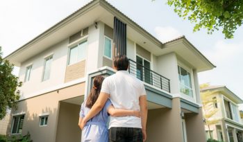 Pareja interesada en casas en renta en las mejores colonias de la CDMX